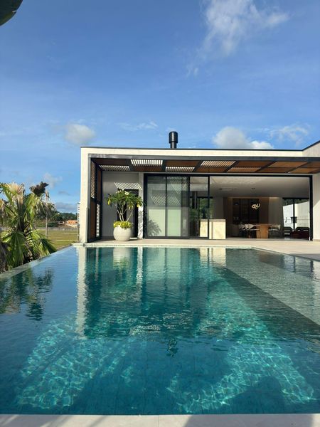 CASA EM CONDOMINIO PRIVADO NA CIDADE DE CAMBORIU