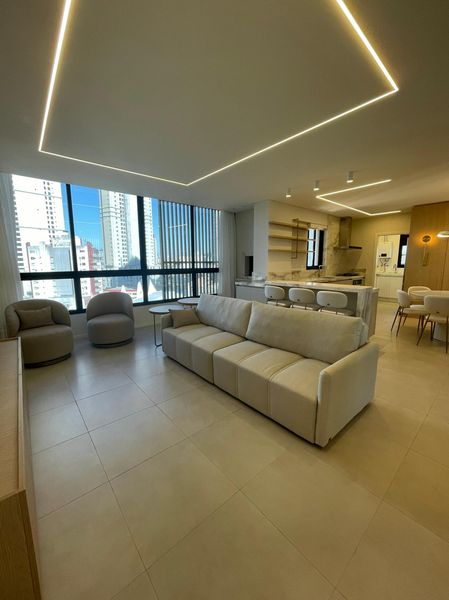 APARTAMENTO 03 SUÍTES NO CENTRO DE ITAPEMA