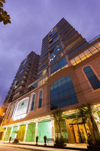 APARTAMENTO 3 SUÍTES NA MEIA PRAIA