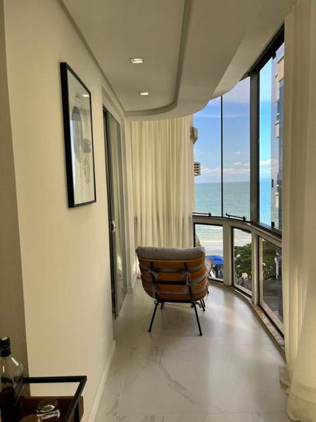 APARTAMENTO COM VISTA PARA O MAR EM ITAPEMA!