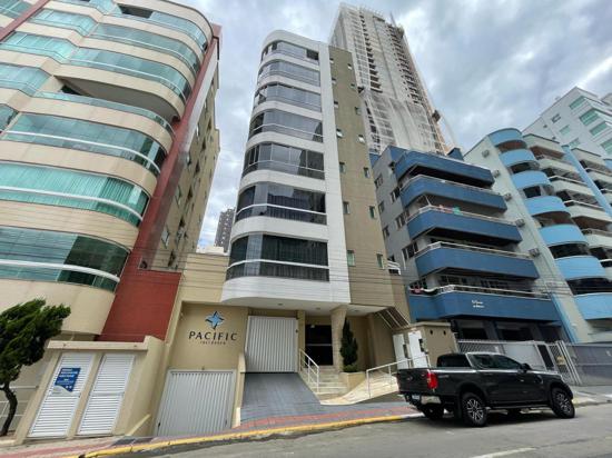 APARTAMENTO NO CENTRO DE ITAPEMA A 100M DA PRAIA