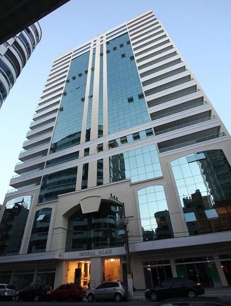 APARTAMENTO MOBILIADO A 200 METROS DA ORLA
