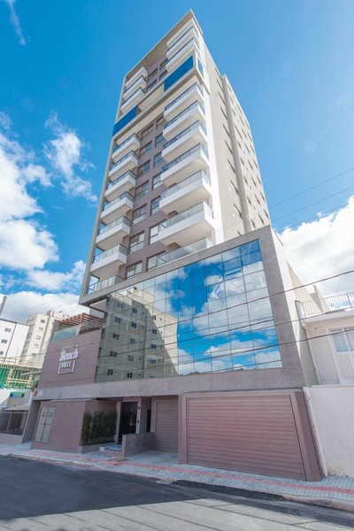 APARTAMENTO MOBILIADO A 200 METROS DA ORLA