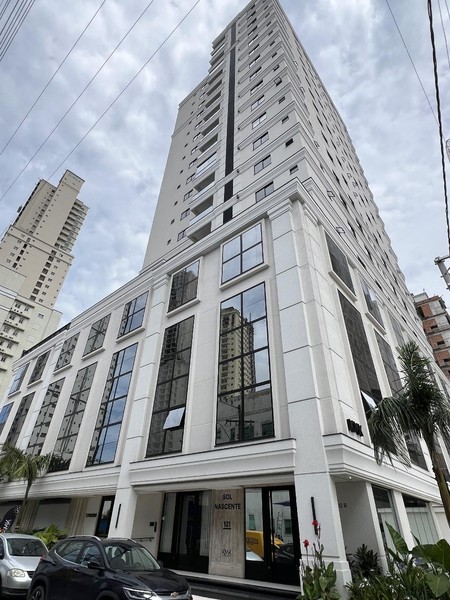 APARTAMENTO COM 03 SUÍTES NO CENTRO DE ITAPEMA
