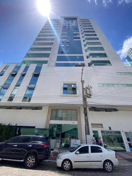 BELÍSSIMO APARTAMENTO A 60 METROS DO MAR