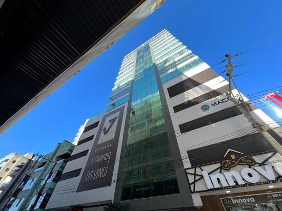 APARTAMENTO MOBILIADO A 100 METROS DA ORLA