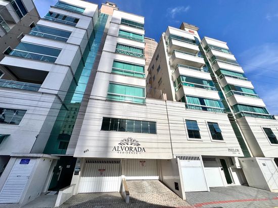 2 SUITES - MEIA PRAIA - MOBILIADO