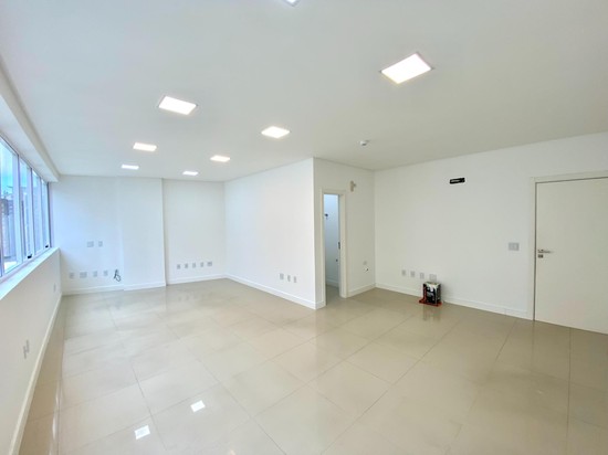 SALA COMERCIAL EM CONDOMÍNIO