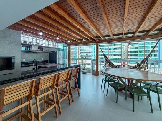 COBERTURA DUPLEX | COM TRÊS QUARTOS | REFORMADO E PERTINHO DA PRAIA