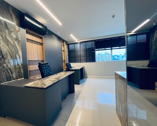 SALA COMERCIAL FINAMENTE   MOBILIADA NA MEIA PRAIA
