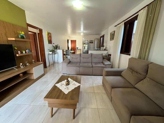 CASA COM 210M² EM PORTO BELO
