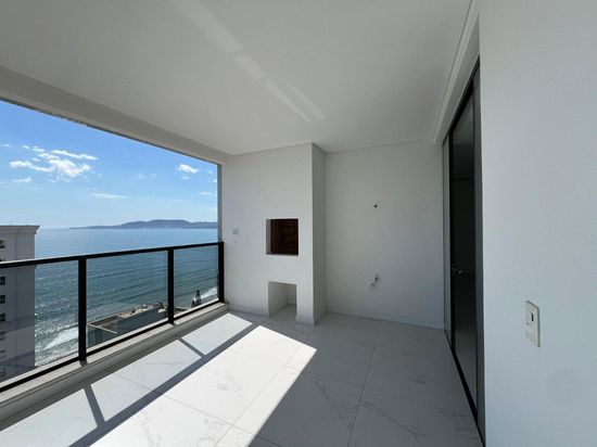 APARTAMENTO AMPLO COM 4 SUÍTES E VISTA PARA O MAR