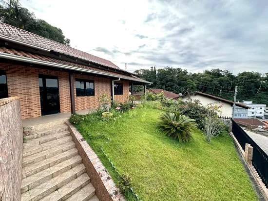 CASA 3 DORMITÓRIOS SENDO 1 SUÍTE