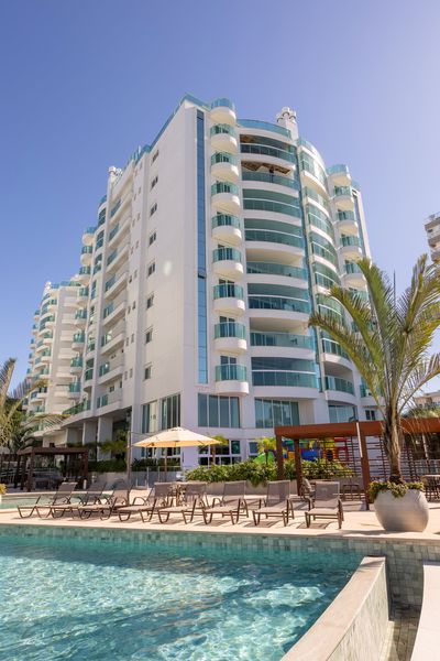 APARTAMENTO NA BRAVA, 3 SUÍTES, 152M²