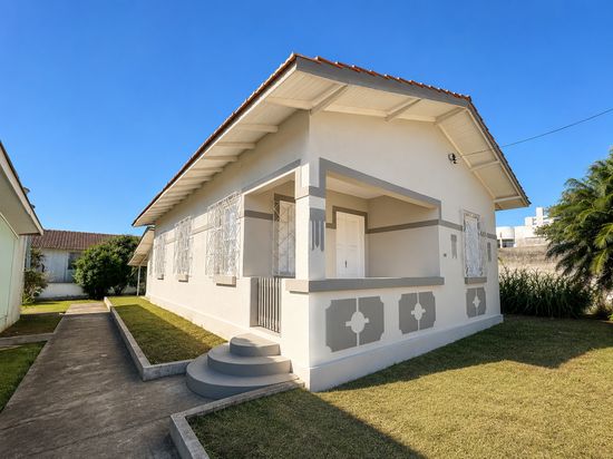 CASA COMERCIAL NO BAIRRO SAO JOAO, 82M²