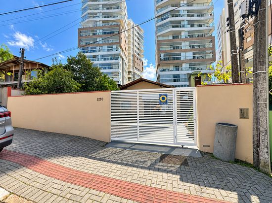 CASA RESIDENCIAL NA PRAIA BRAVA, 120M²