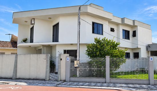 CASA NO CENTRO, 4 DORMITORIOS, 250M²