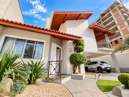 CASA NO BAIRRO RESSACADA, 4 DORMITORIOS, 230M²