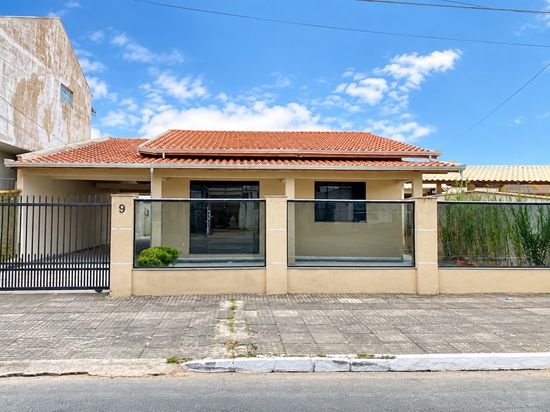 CASA NO BAIRRO CORDEIROS, 3 DORMITORIOS, LOTE COM 420M²
