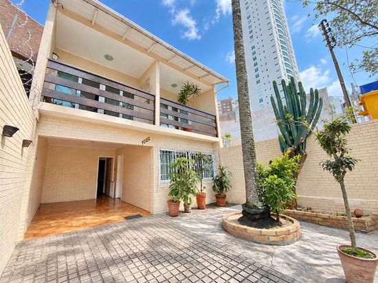 CASA NO BAIRRO FAZENDA, 5 DORMITORIOS, 204M²