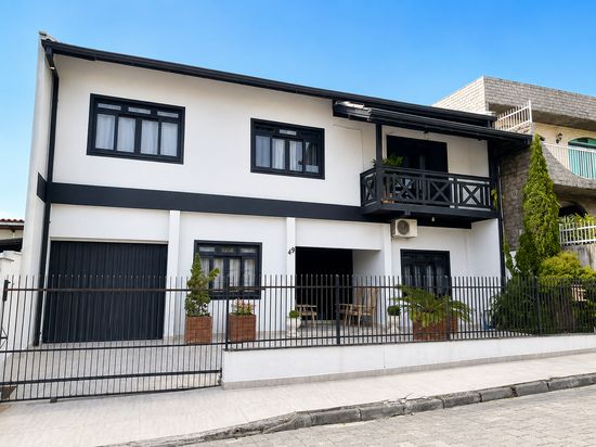 CASA NA PRAIA EM PENHA, 3 DORMITORIOS, 237M²