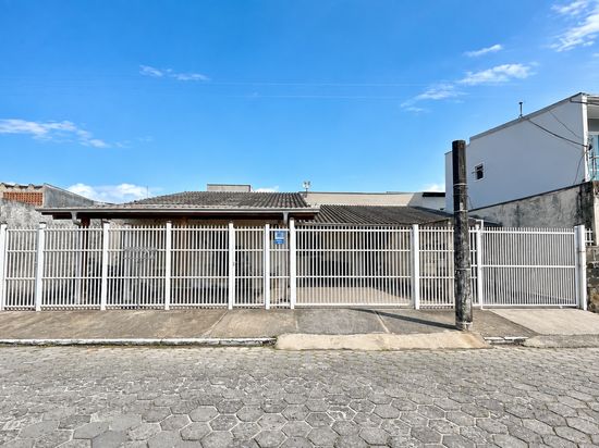 CASA NO BAIRRO MARUI