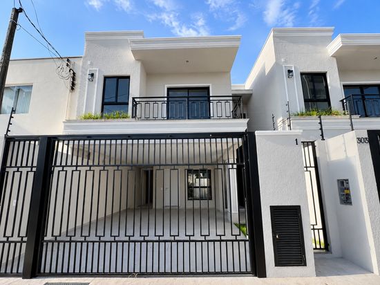 SOBRADO NO CENTRO, 3 SUITES, 160M²