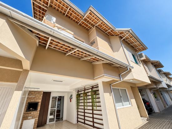 SOBRADO NO BAIRRO FAZENDA, 3 DORMITORIOS, 111M²