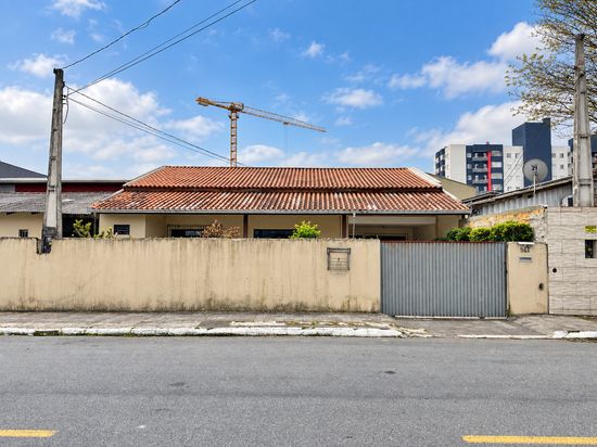 CASA NO BAIRRO CORDEIROS, 3 DORMITORIOS, 125M²