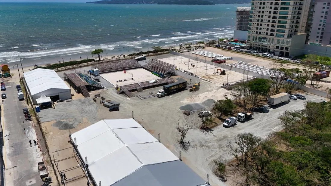 Meia Praia mais uma vez no centro do esporte mundial com arena de vôlei de praia - Imagem Principal