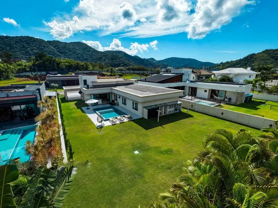 CASA DE ALTO PADRÃO NO CHÁCARA FLORA!