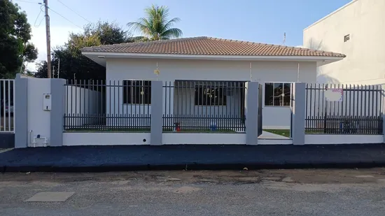 TERRENO COM CASA À VENDA NO CENTRO!