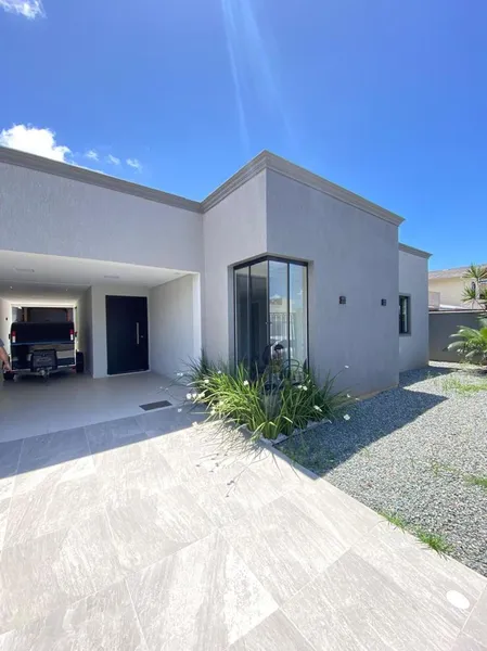 CASA ALTO PADRÃO COM PISCINA