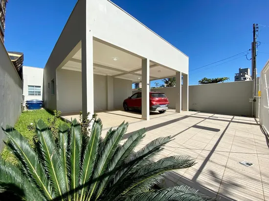 OPORTUNIDADE DE MORADIA! PRÓXIMO AO MAR