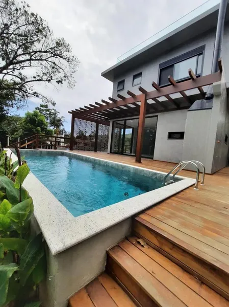 CASA EM CONDOMINIO FECHADO