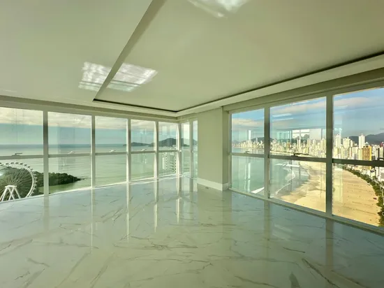 MAGNIFICA COBERTURA COM PISCINA PRIVATIVA