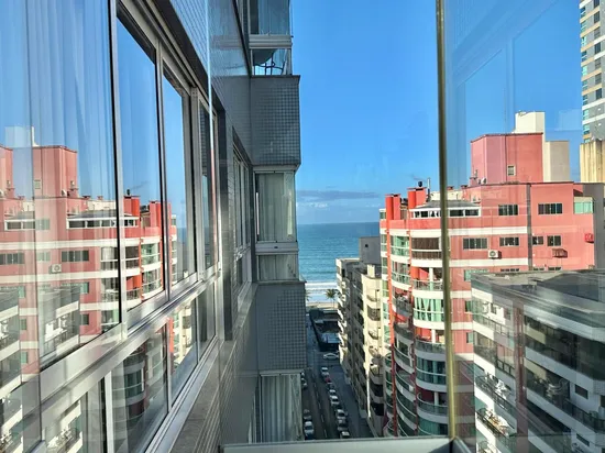APARTAMENTO MOBILIADO NA SEGUNDA QUADRA DO MAR